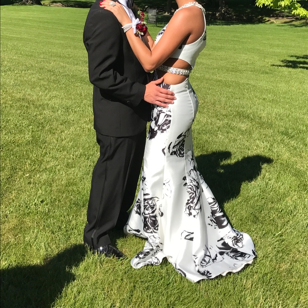 Prom Dress - Picture 4 of 4